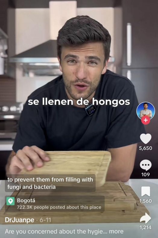 El truco infalible de TkTok para dejar la tabla de cortar de madera como nueva. Captura de TikTok