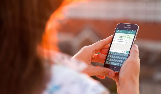Barcelona lanza un nuevo canal de WhatsApp de apoyo a personas cuidadoras