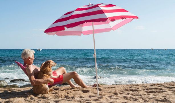 ¿Tomar el sol ayuda a perder peso? Esto dice un nuevo estudio