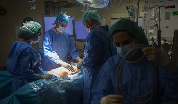 Estas son las operaciones con más tiempo de espera en la sanidad pública: 118 días de media