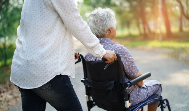 Personas con discapacidad piden eliminar el IVA de sillas de ruedas y productos ortoprotésicos