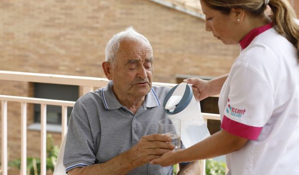 Calor y mayores: 10 recomendaciones para evitar riesgos