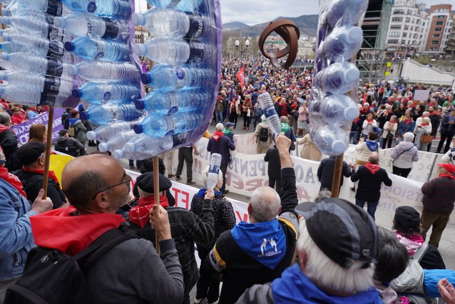 EuropaPress 5064842 cientos personas protestan manifestacion reclamar pension minima 1080 euros