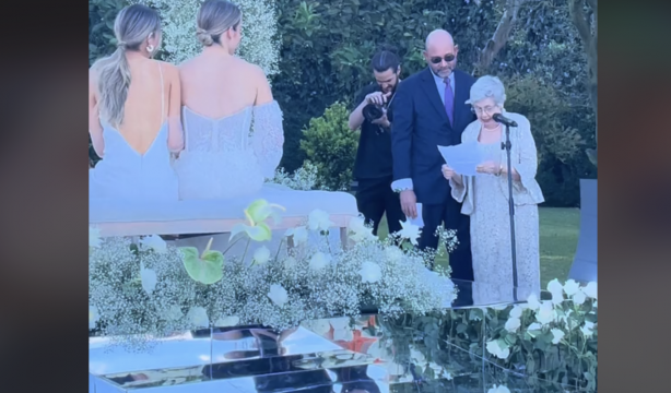 VÍDEO: El emotivo discurso de una abuela en la boda de su nieta con su novia
