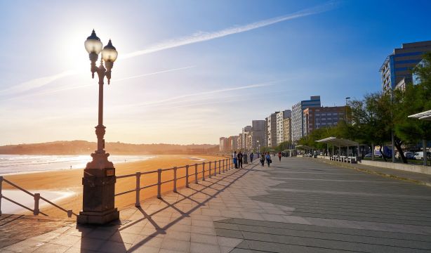 Actividades gratuitas para personas mayores en Asturias (Bigstock)