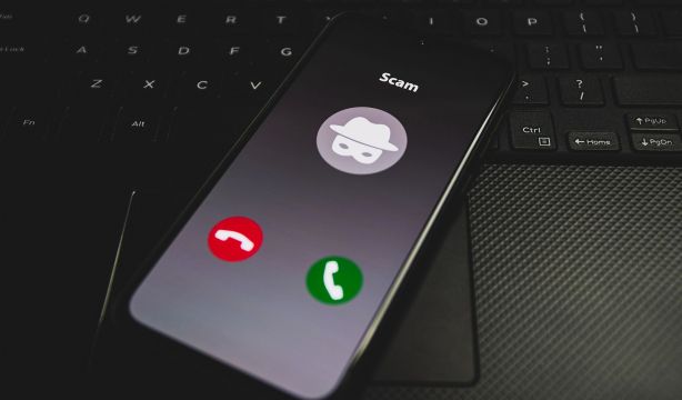 El Gobierno lanza una batería de medidas para combatir las estafas telefónicas y por SMS