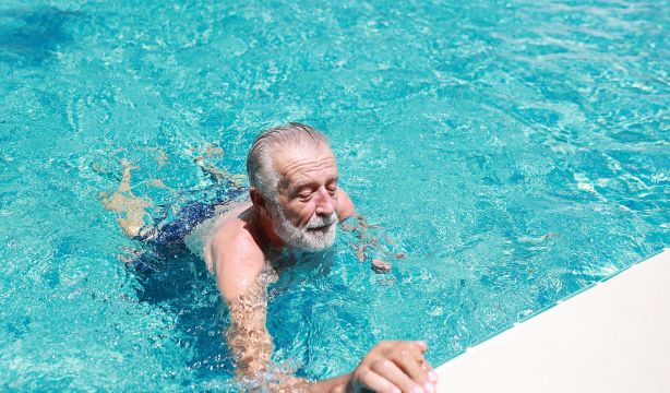 Así afecta el cloro a la piel y los dientes: ¿cómo evitar problemas?