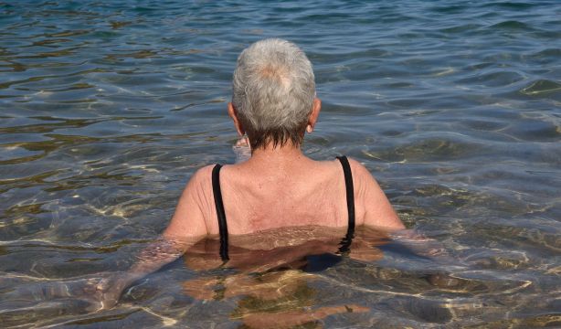 ¿Qué color de bañador es el más seguro en caso de ahogamiento?