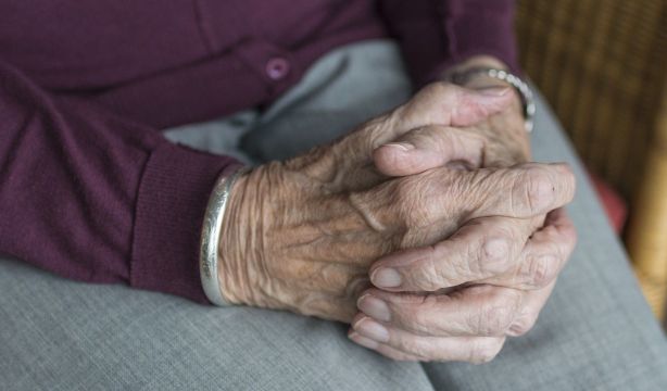 Descubren una conexión entre el colesterol y el párkinson