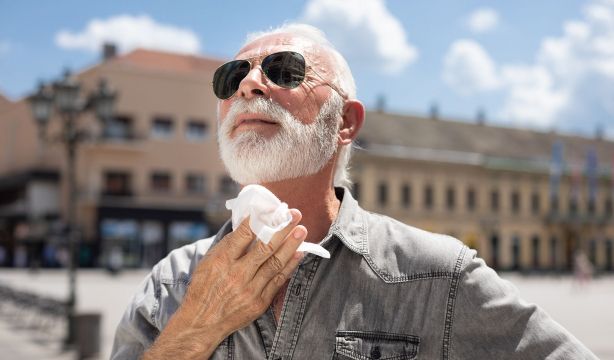 Cinco trucos para evitar golpes de calor en las personas mayores