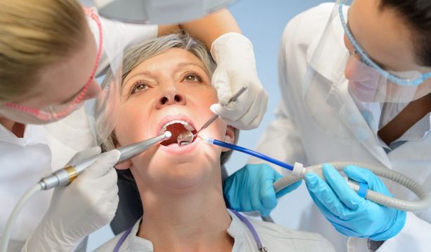 Diabetes u osteoporosis, ¿cómo detectar patologías sistémicas a través de síntomas en la boca?