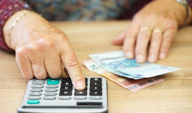 La pensión de jubilación no contributiva sube a 526 €, pero aún no llega ni a la mitad del SMI