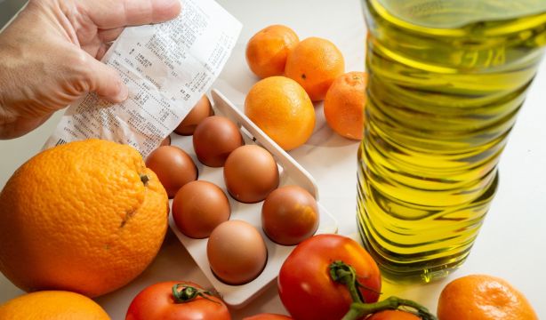 Aceite de oliva, zumos de frutas y chocolate, los alimentos que más suben de precio en julio