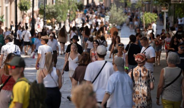 La población residente en España supera ya los 48,7 millones de habitantes. EuropaPress 