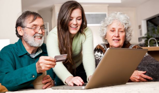 El 50% de los consumidores apuesta por hacer sus compras tanto de forma 'online' y en tienda física