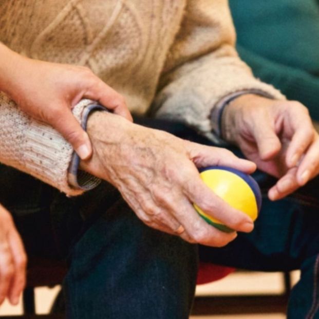 Andalucía alerta del "agujero" de la Dependencia: "Están creando un deseo que se va a ver frustrado" Andalucía alerta del "agujero" de la Dependencia: "Están creando un deseo que se va a ver frustrado"