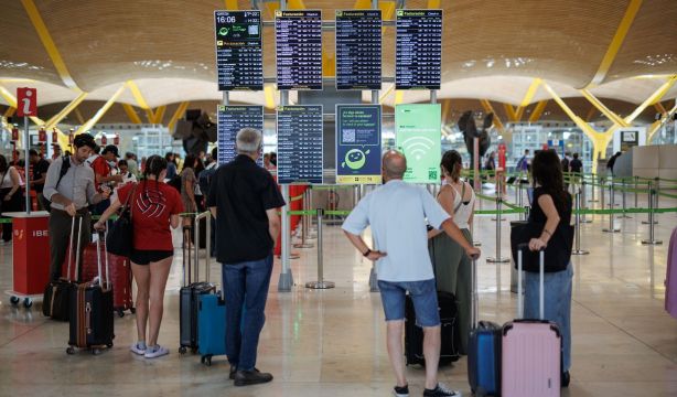 Casi el 18% del total de trabajadores en España no puede irse de vacaciones al menos una semana