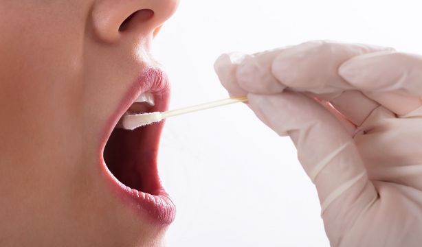 Un análisis de saliva puede ser la clave para detectar cáncer, párkinson y otras enfermedades