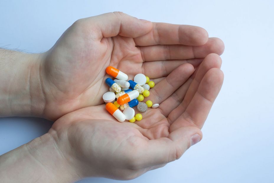 Un estudio revela la asociación entre la migraña y el consumo de medicamentos para la acidez (Bigstock)