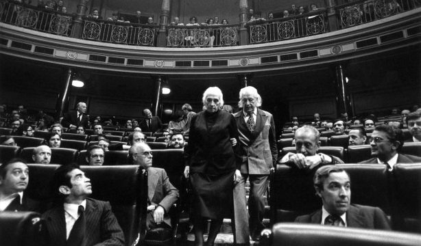 De "alguien ha envenenado mi bebida" al derecho a voto femenino: los mejores momentos del parlamento (Congreso de los Diputados)