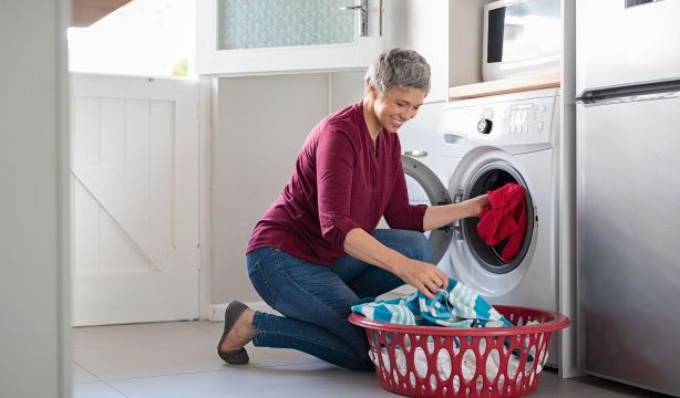 Este es el truco definitivo para que tu ropa salga de la lavadora sin arrugas