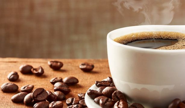 Este es el motivo por el que debes tomar café si eres sedentario