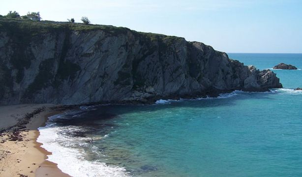 ¿Conoces la playa fantasma de Cantabria?