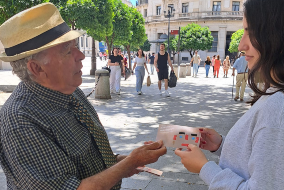 Los residentes de San Juan de Dios en Sevilla salen a la calle contra la soledad no deseada. San Juan de Dios, Sevilla. Los residentes de San Juan de Dios en Sevilla salen a la calle contra la soledad no deseada. San Juan de Dios, Sevilla.