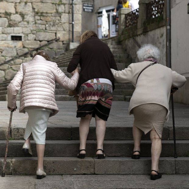 Casi 9 de cada 10 cuidadores no profesionales de personas en situación de dependencia son mujeres (Europa Press) Casi 9 de cada 10 cuidadores no profesionales de personas en situación de dependencia son mujeres (Europa Press)