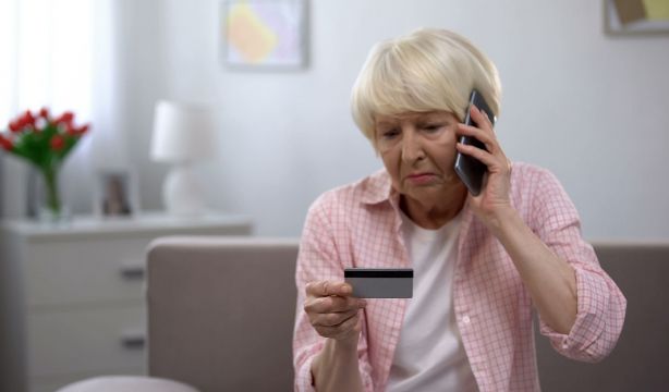 Alertan de estafas que ofrecen falsas compensaciones por el apagón