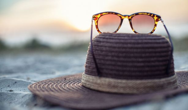 Miopía y verano: ¿cómo afrontar los problemas de visión en la playa o la piscina? (Bigstock)