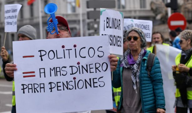 Viudas y autónomos cobran pensiones medias muy inferiores al salario mínimo: ni 900 euros al mes