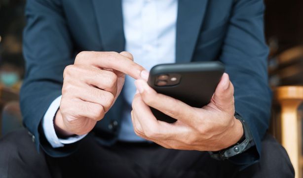 Cuidado si recibes este supuesto SMS de Hacienda: es una estafa (Bigstock)
