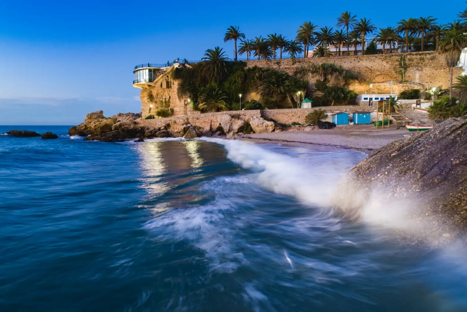 Actividades gratuitas para personas mayores en Granada (Portal Oficial de Turismo de Nerja) Actividades gratuitas para personas mayores en Granada (Portal Oficial de Turismo de Nerja)