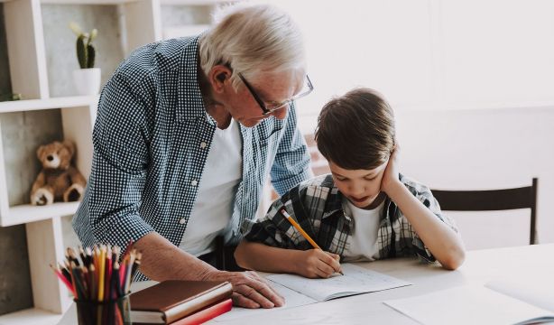 'Lecciones de nuestros abuelos y abuelas', el libro que reivindica la sabiduría de los mayores