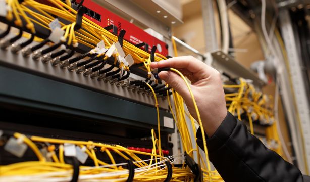 La Policía alerta de la 'estafa de la fibra óptica', con los mayores como principales víctimas