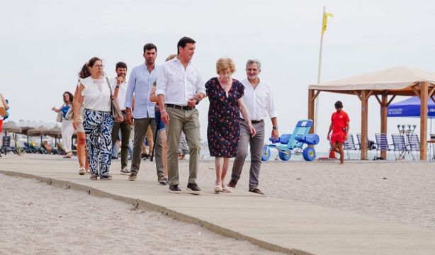 Tres mayores de Almería cumplen su sueño de ver el mar (Europa Press)