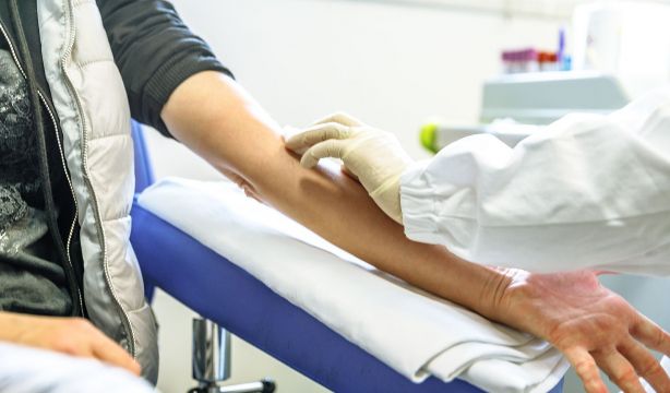 Un análisis de sangre podría predecir el riesgo de enfermedad cardíaca con 30 año de antelación