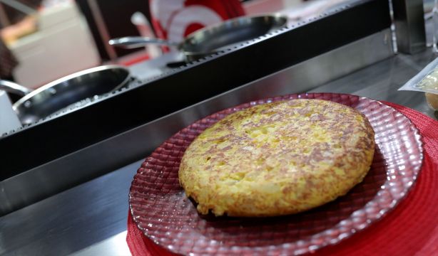 El CIS zanja el eterno debate: la tortilla de patata, ¿con cebolla o sin cebolla?