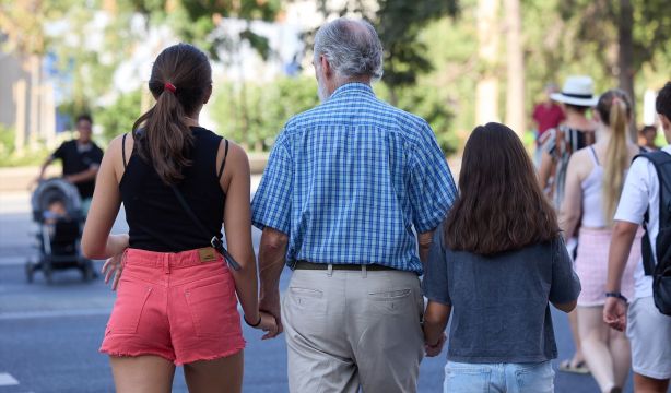 Los abuelos vuelven un año más al cole: "Ayudamos encantados, pero faltan medidas de conciliación"
