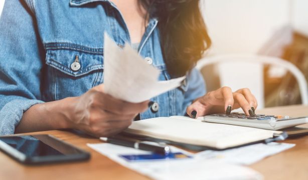 Así puedes solicitar el aplazamiento de una deuda con Hacienda en 2024