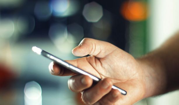 Un trabajador comunica que su abuela ha fallecido y la respuesta de su jefe indigna en las redes