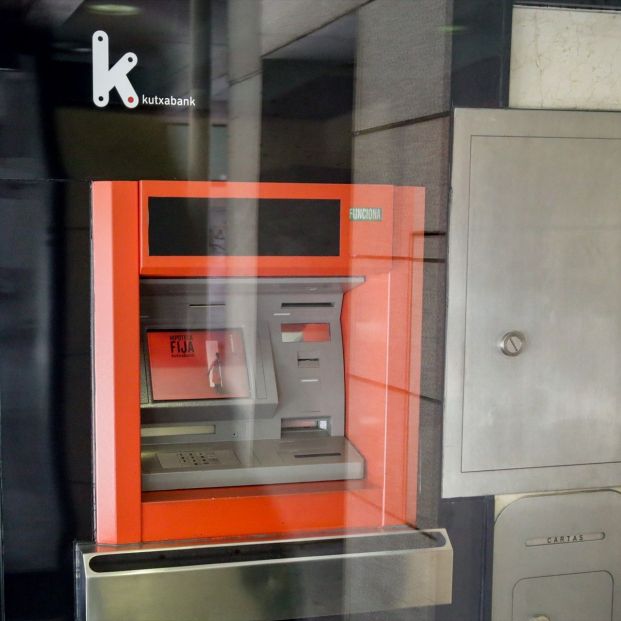 EuropaPress 2847718 cajero banco kutxabank mismo dia six group abre puerta miembros