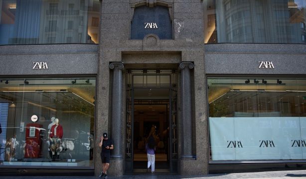 Zara confirma el lanzamiento del 'live streaming' en España: ¿cómo funciona?