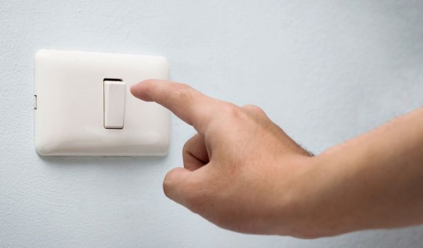 Las trabas del bono social eléctrico: solo llega a uno de cada diez jubilados con pensión mínima