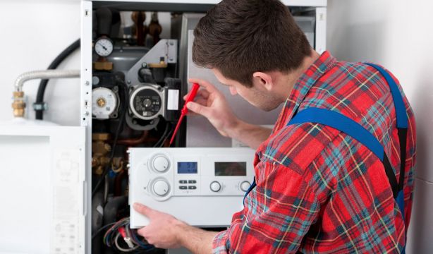 Alertan del timo del instalador: cómo funciona y claves para evitar ser engañados (Bigstock)