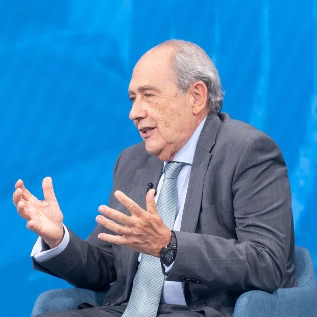 La ministra Saiz y Carlos San Juan, entre los ponentes del VII Encuentro de Economía Senior La ministra Saiz y Carlos San Juan, entre los ponentes del VII Encuentro de Economía Senior