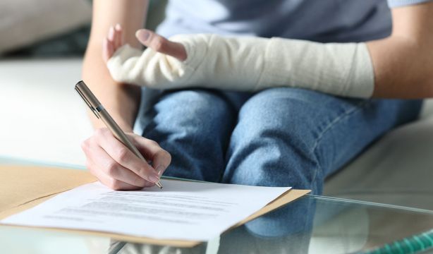 ¿Te despiden mientras estás de baja médica? Esto es lo que pasa con tu paro