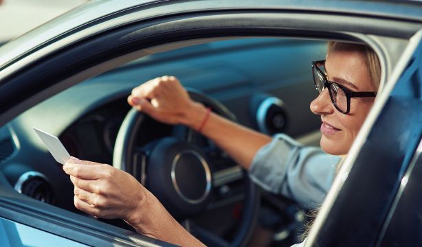 Beneficio para los mayores: el requisito de la DGT para renovar tu carnet de conducir gratis