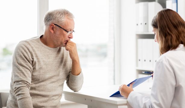 El primer palo de que te consideren mayor te lo da el médico